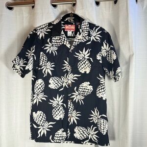 RJC Men's Black and White Pineapple Hawaiian Shirt size Medium coconut buttons